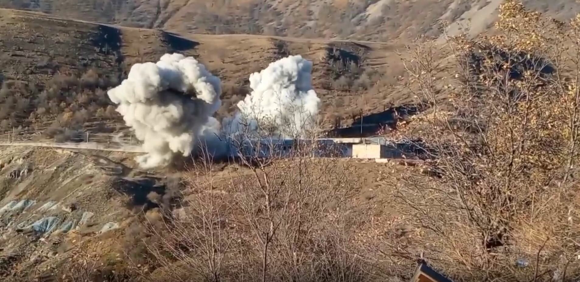 Армянские военные показали, как взорвали казарму в Кельбаджарском районе 