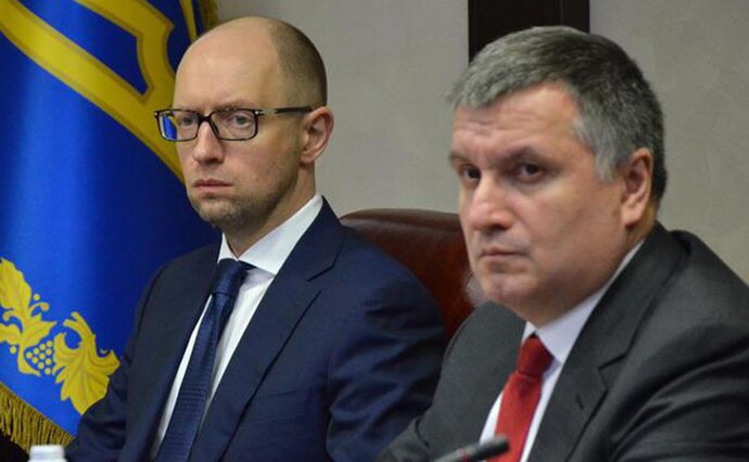 Аваков "вписался" за Яценюка и просит Интерпол не объявлять в международный розыск экс-премьера по запросу РФ
