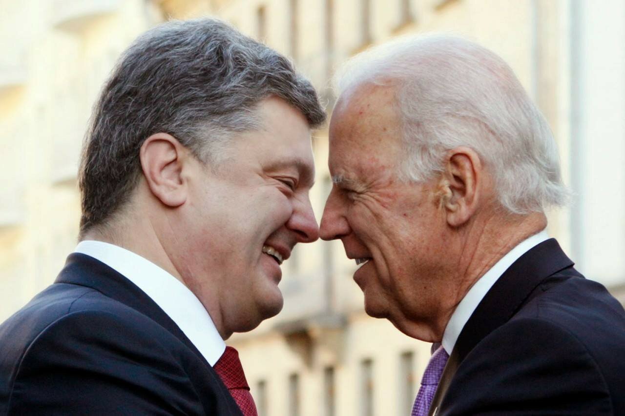 Порошенко действовал по указу США: на Украине слили тайный разговор экс-президента с Байденом
