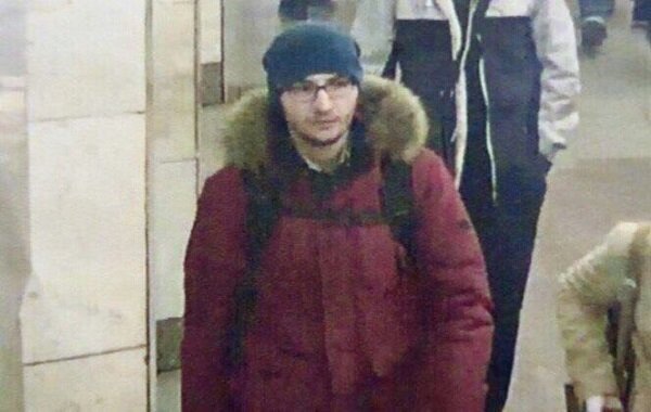 Взорвать вагон на "Сенной площади" и оставить вторую бомбу мог 22-летний казах Максим Аришев: фото
