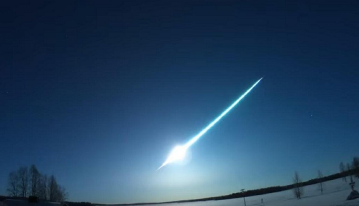 В небе над Карелией взорвался метеорит: момент взрыва и вспышка попали на камеры