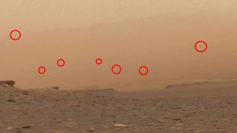 Окружен громадным количеством объектов: во время бури на Марсе были замечены таинственные очертания 
