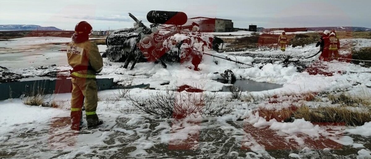 Крушение вертолета "Ми-8" на Чукотке: кадры с места посадки, в которой никто не выжил