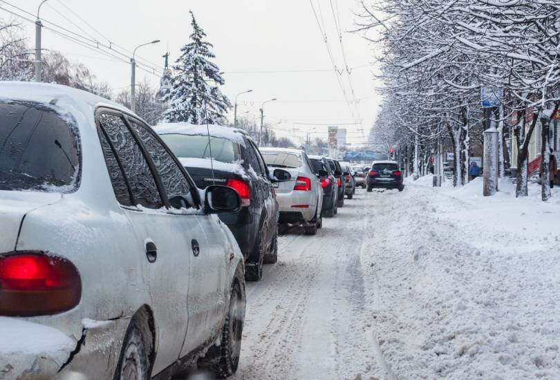 На юге России из-за последствий циклона произошли массовые заторы на дорогах: застряли более 700 автомобилей