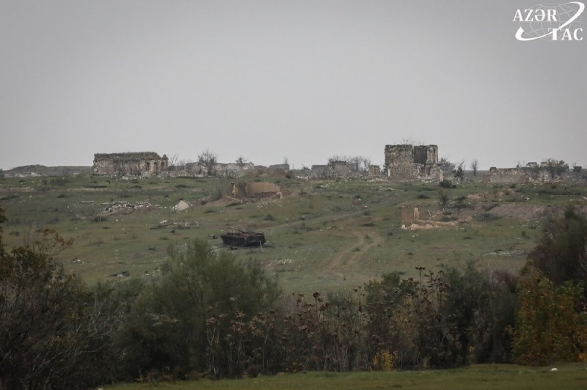 Покидая Физули, ВС Армении сожгли дома, разрушили кладбища и памятники