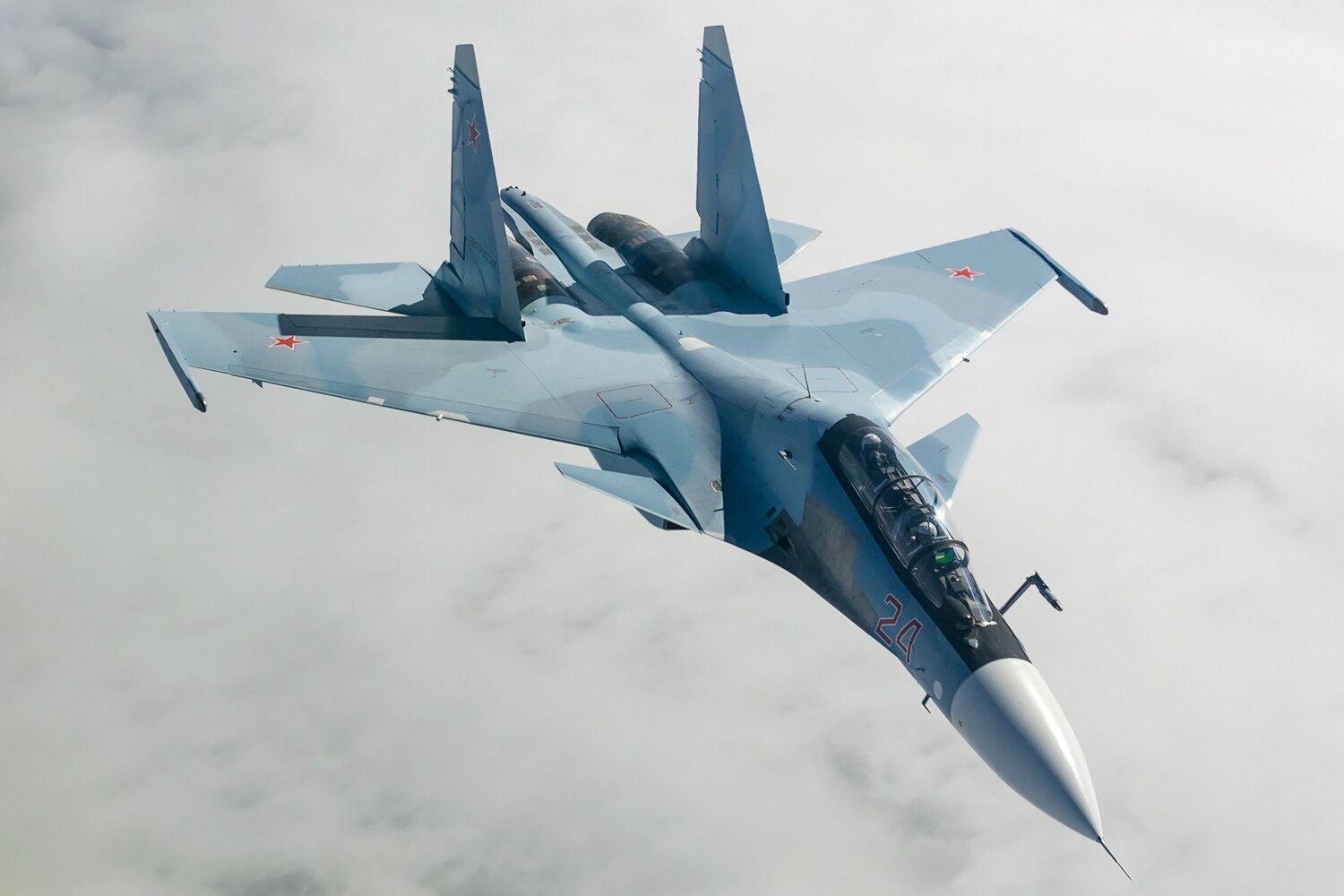 Прогнал за считанные минуты: в Сети появилось видео перехвата американских самолетов российским Су-30