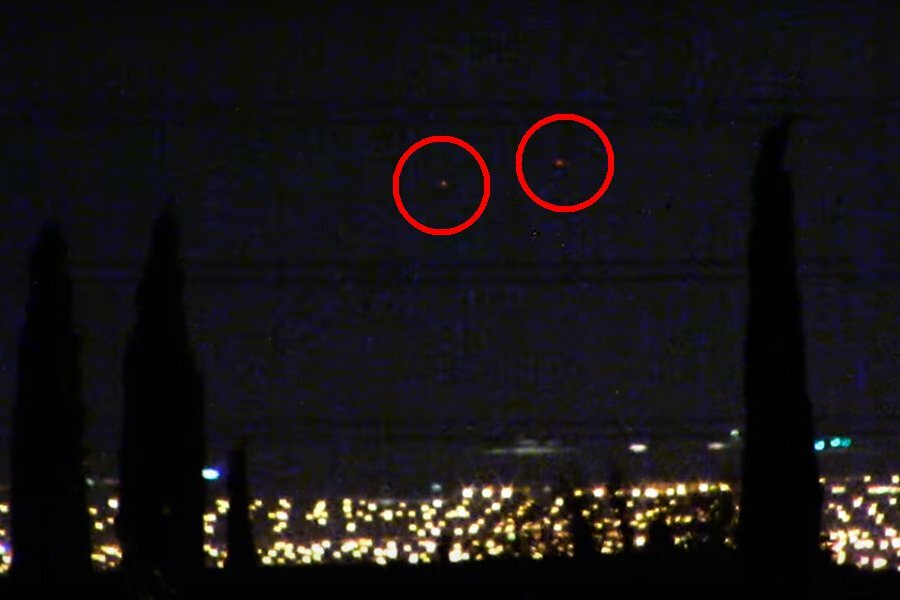 Летающая тарелка в ночном небе. Летающая тарелка в небе ночью. Нло в сша 2022. Как выглядит нло в небе ночью. Летающие объекты в небе.
