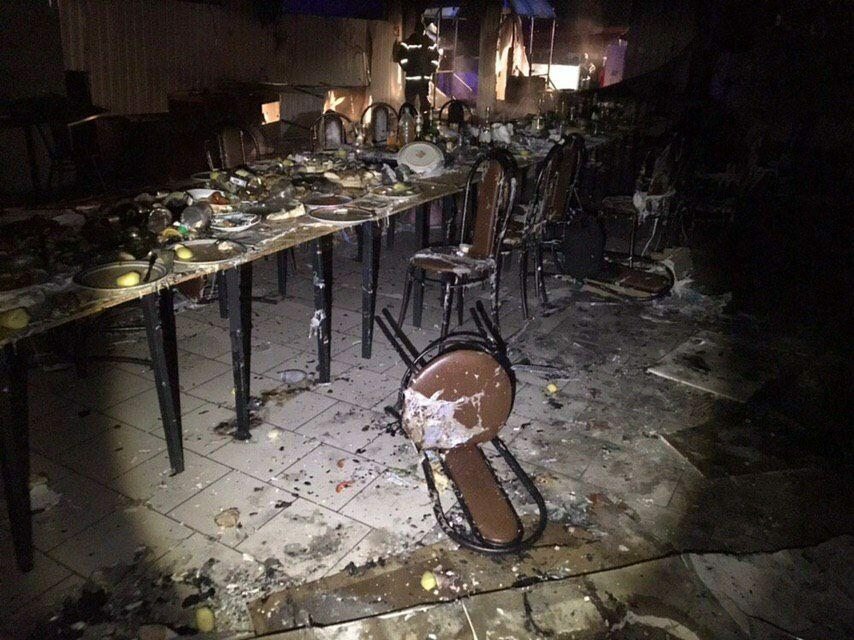 Потолок расплавился и начал капать людей после взрыва в кафе под Саратовом – кадры