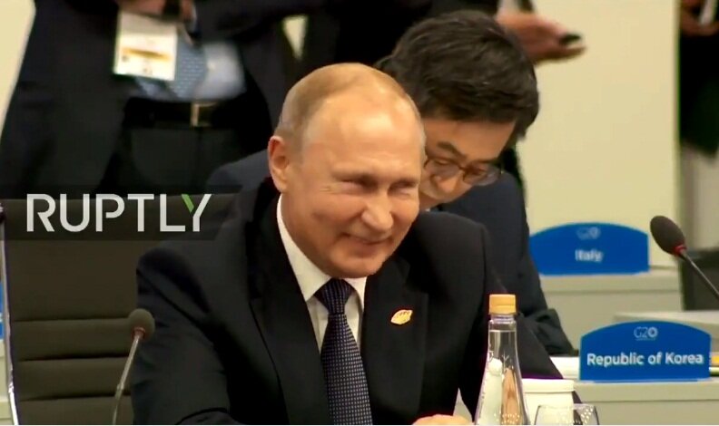 Излучающий уверенность Путин и скованный Трамп: эмоции саммита G20 – кадры