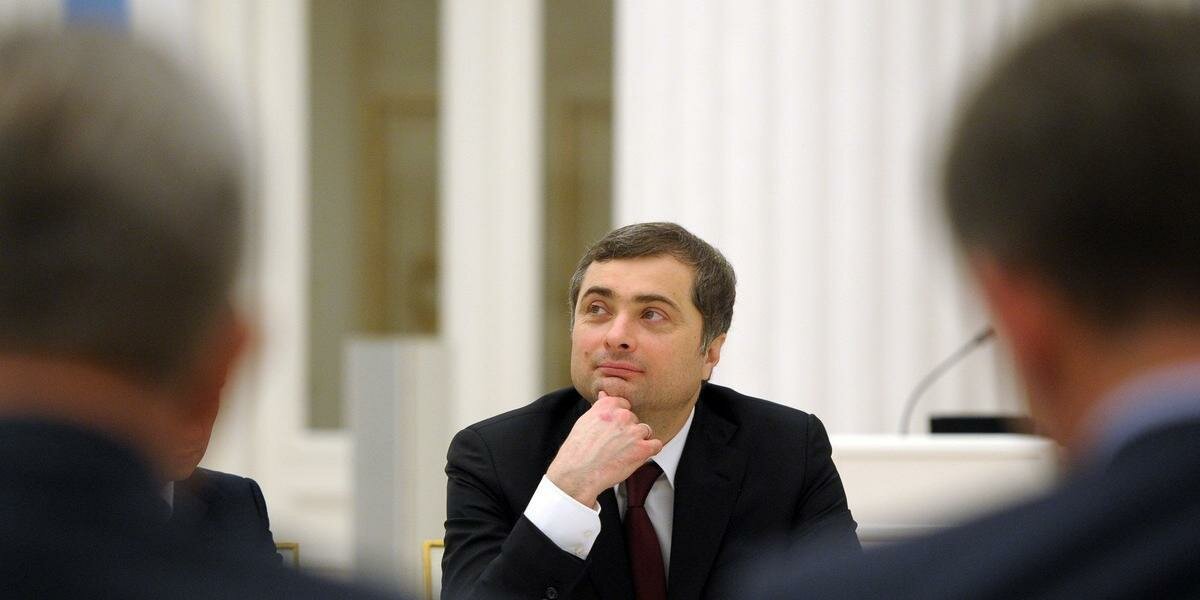 Песков расставил точки над "і" в вопросе отставки Суркова из-за Украины