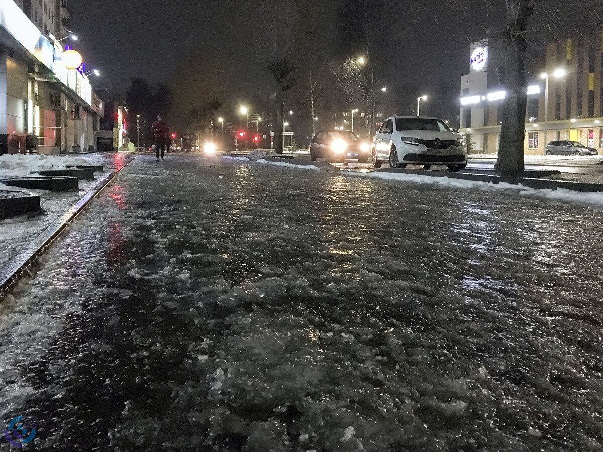 ​В Москве заявили о "желтом" уровне погодной опасности: циклон покажет "замерзающий дождь"