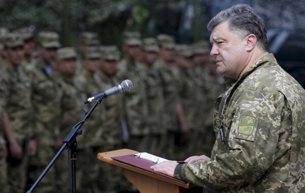 Порошенко рассказал о бесстрашно воюющей с Россией украинской армии
