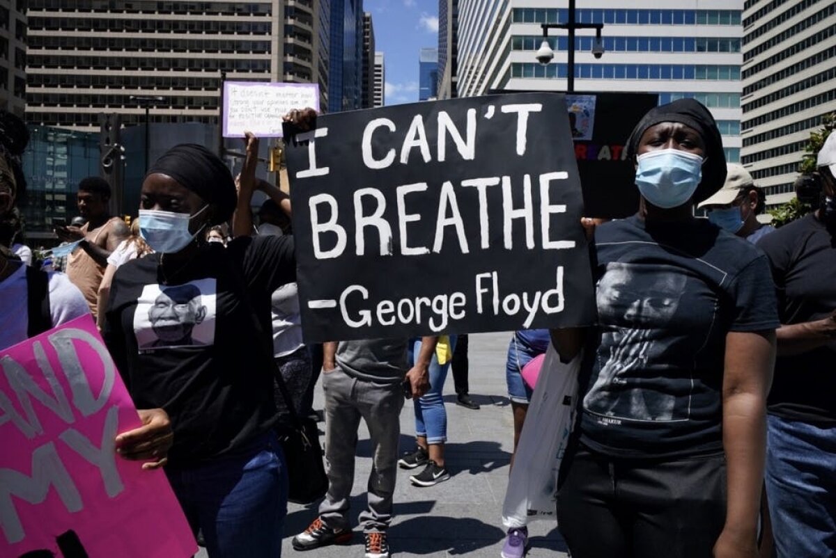 В Филадельфии на протесты против убийства Джорджа Флойда вышел Бэтмен - неожиданные кадры