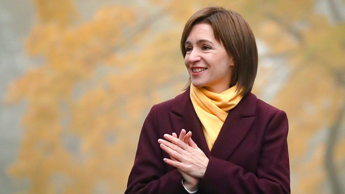 "Поставить точку в хаосе", - Санду распустила парламент Молдавии 