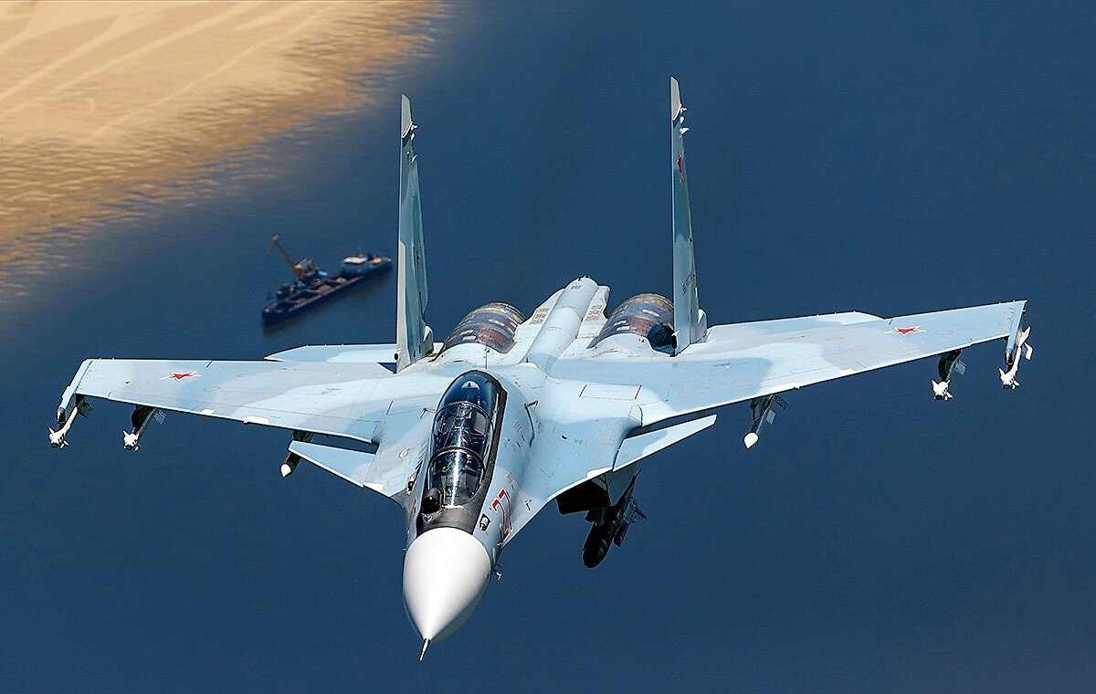 Вражеские иностранные самолеты над Черноморьем перехватил Су-30 РФ