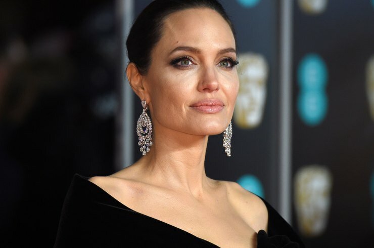 Стремительно теряющая вес Анджелина Джоли страдает психическим расстройством - СМИ