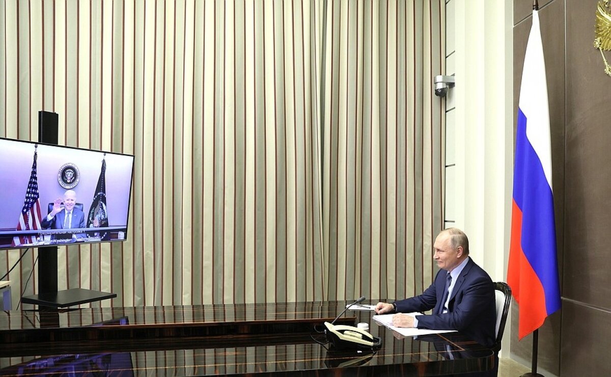 Байден начал переговоры с Путиным с оплошности, попавшей на видео