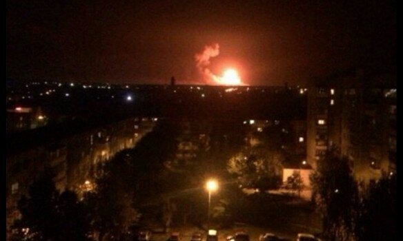 Пожар на складах возле Винницы достиг ужасающих масштабов, а в городе упал снаряд - кадры