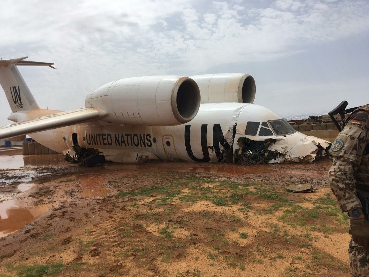 ​Появились кадры рухнувшего в Мали самолета ООН с россиянами на борту
