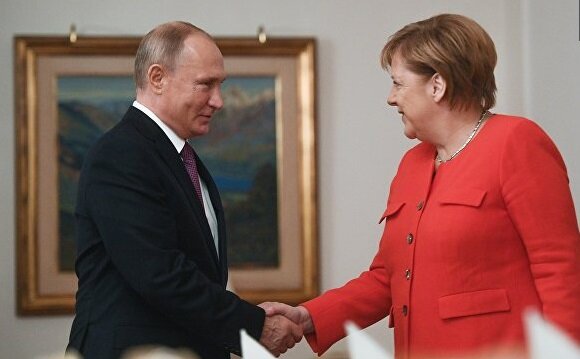 Путин прибегнул к рисованию, объясняя Макрону и Меркель детали керченского инцидента