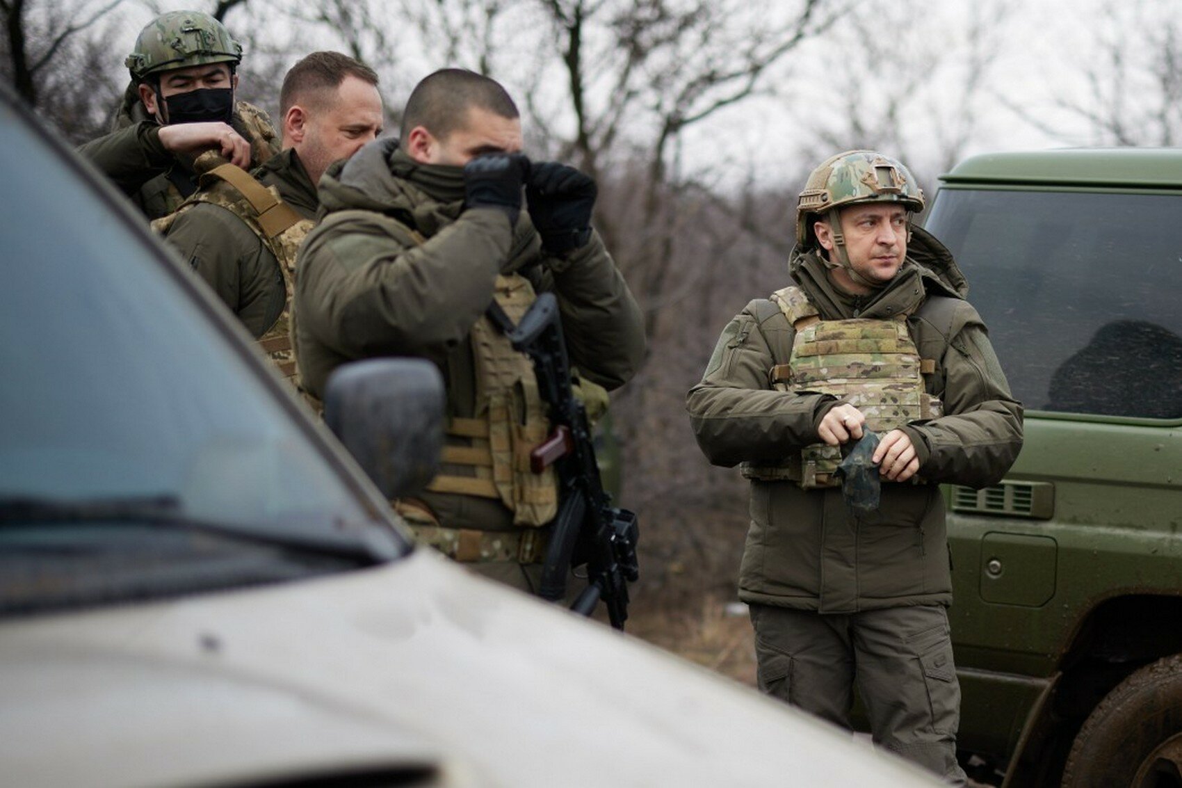 Зеленский срочно направил министра обороны и главу ВСУ в Донбасс 