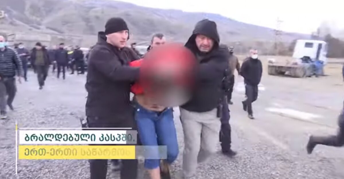 В Грузии экс-полицейский с ружьем захватил заложников в цеху, чтобы его отпустили в Россию