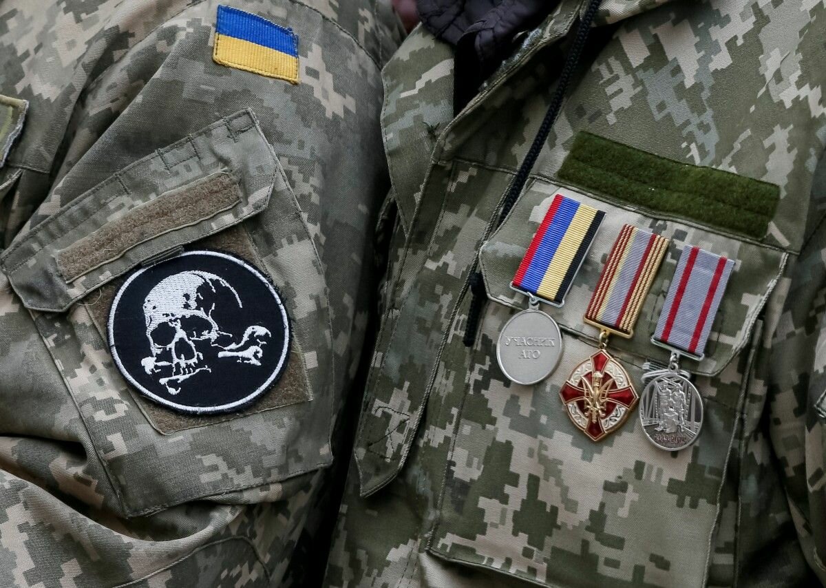 "С базами и оружием", - у Зеленского проговорились о пяти украинских ЧВК