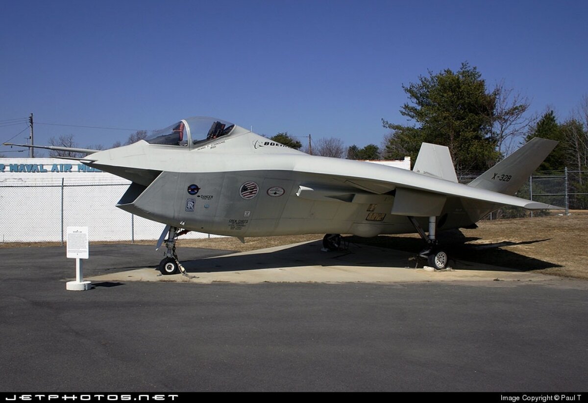 Истребитель X-32 назвали самым "уродливым" самолетом США, проигравшим F-35 Lightning II