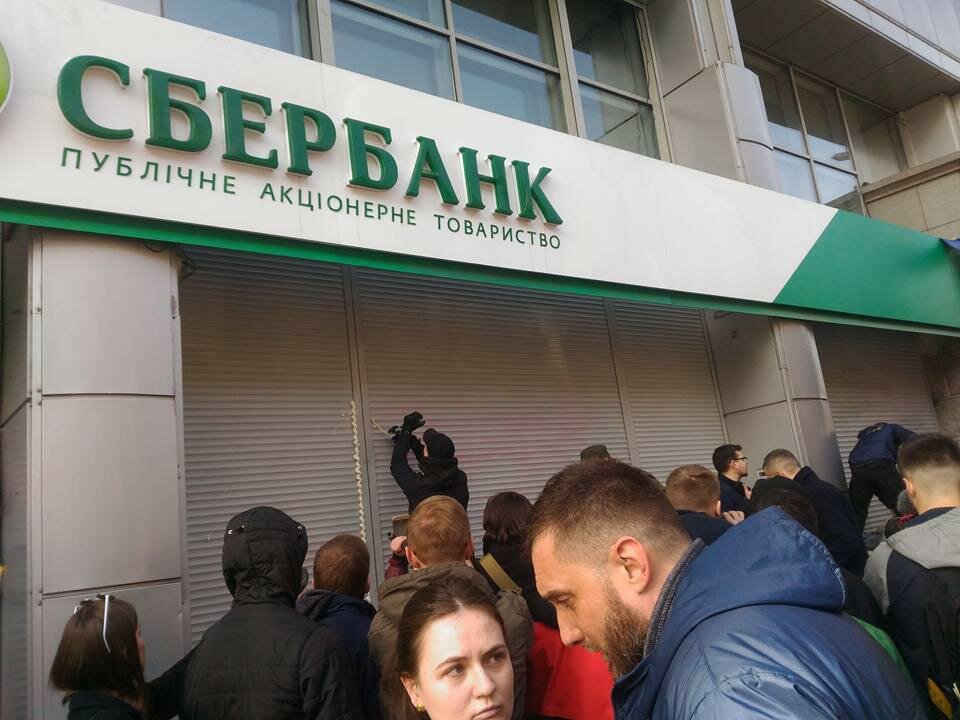 Известно, какое жесткое решение по российским банкам принял Порошенко на экстренном заседании СНБО