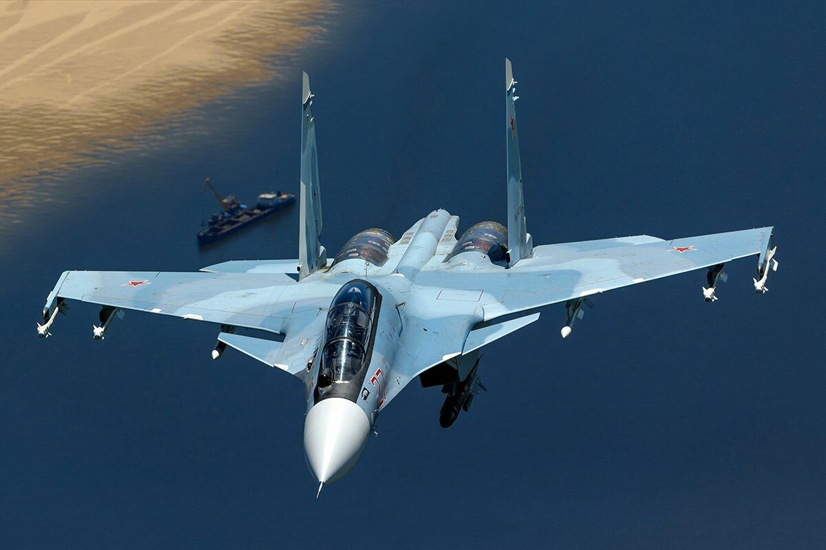 Су-30СМ снял "воздушный скальпель" с американского самолета – СМИ