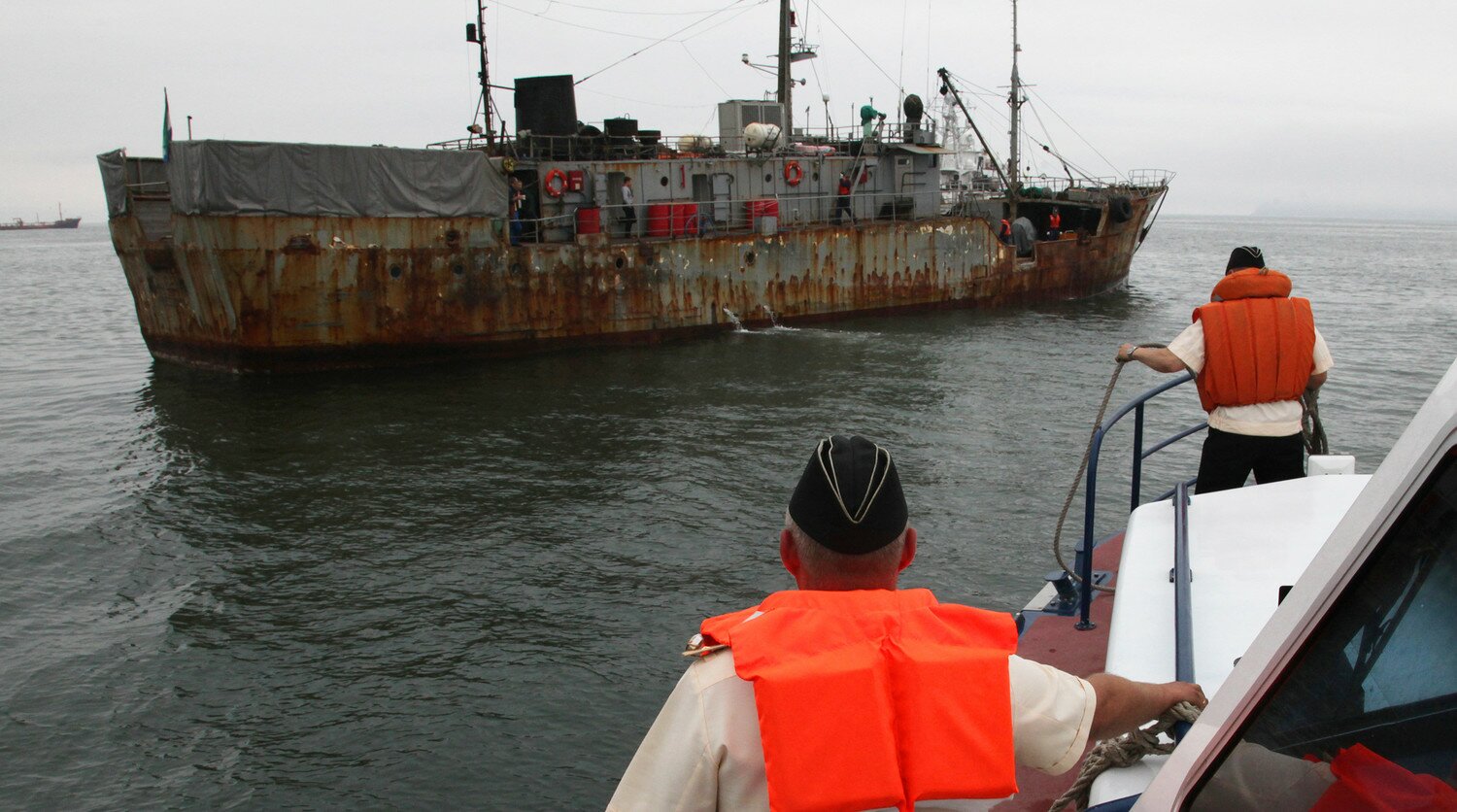 Японские рыбаки назвали задержание своего судна пограничниками РФ незаконным