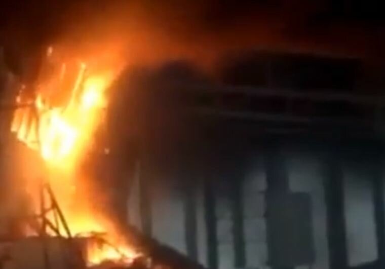 Опубликованы кадры мощного пожара на стадионе в Нижнем Новгороде