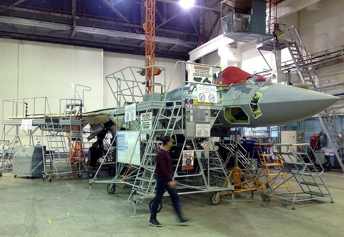 ​Сборка Су-57 проходит с помощью технологии дополненной реальности: опубликованы кадры