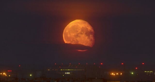 "Кровавая луна восходит", - проповедник из США предсказал "конец света". День Х наступит совсем скоро