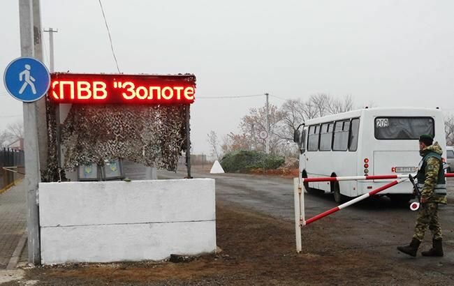 В Донбассе полиция обстреляла националистов "Азова" у линии разграничения: что происходит - кадры 