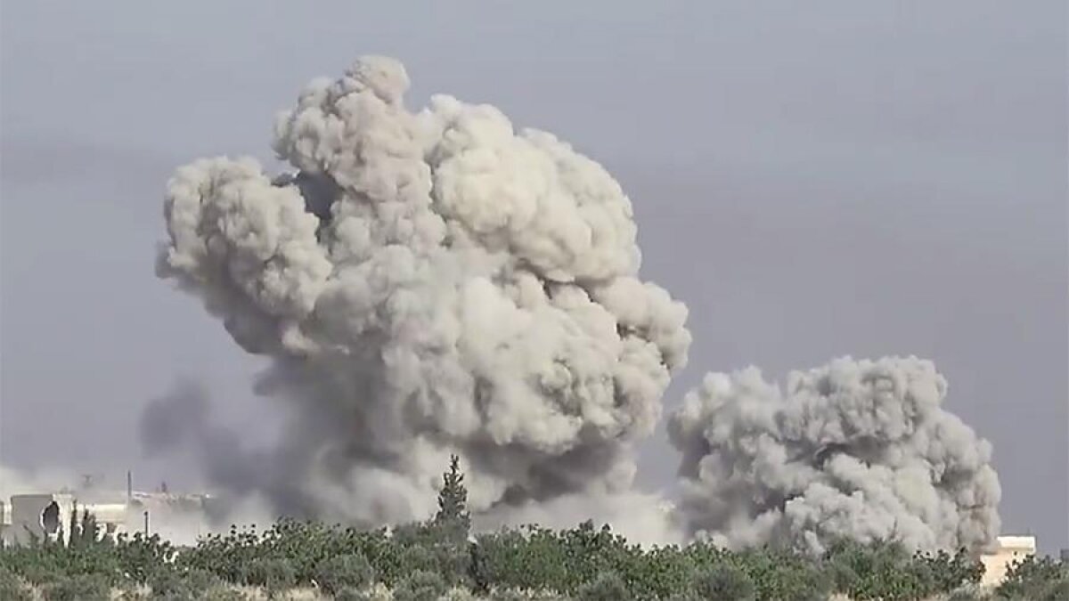 Взрыв базы террористов в пустыне Бадия после авиаудара ВКС России попал на видео 