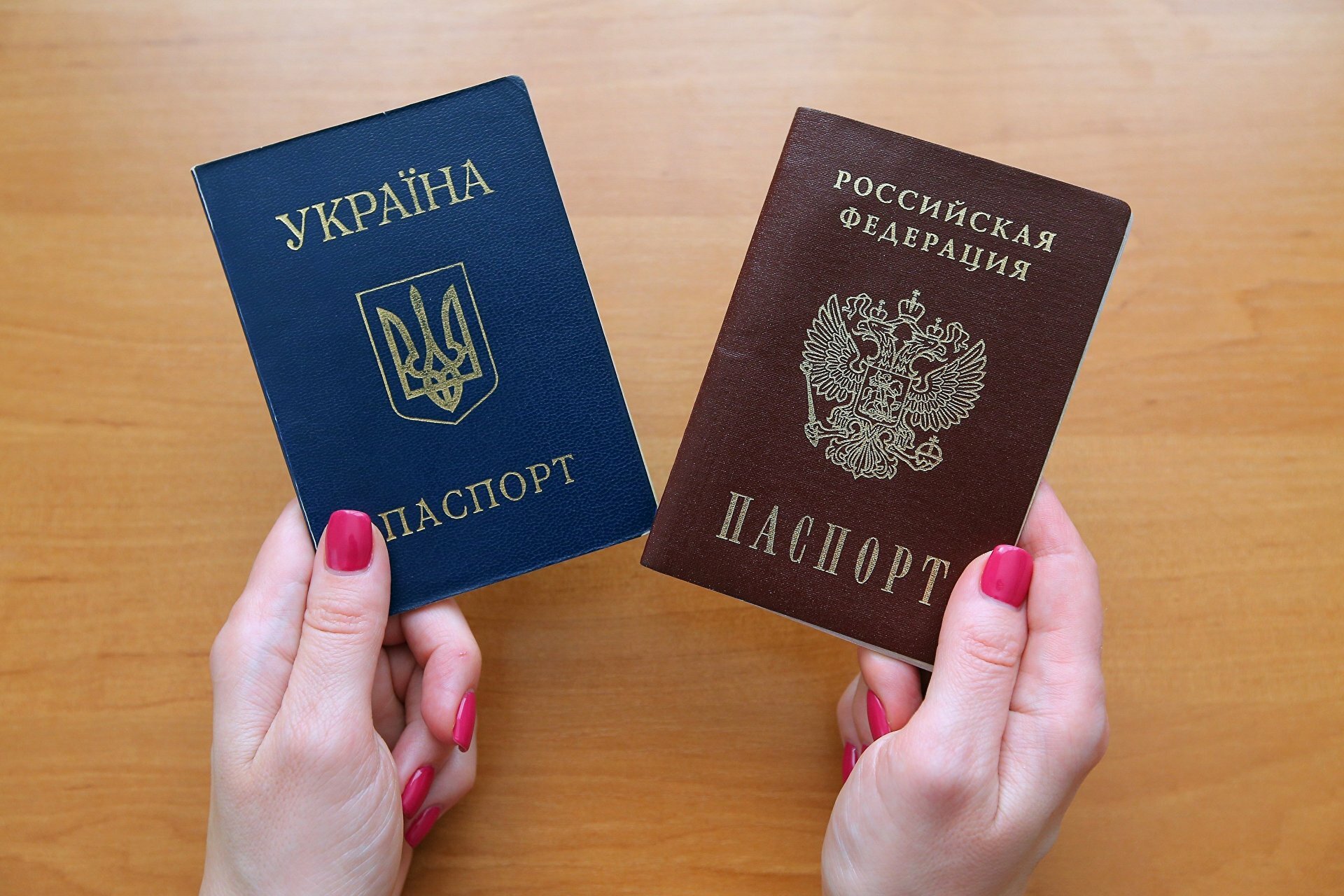 Киев ответил, лишат ли украинского гражданства владельцев паспортов РФ в ДНР и ЛНР 