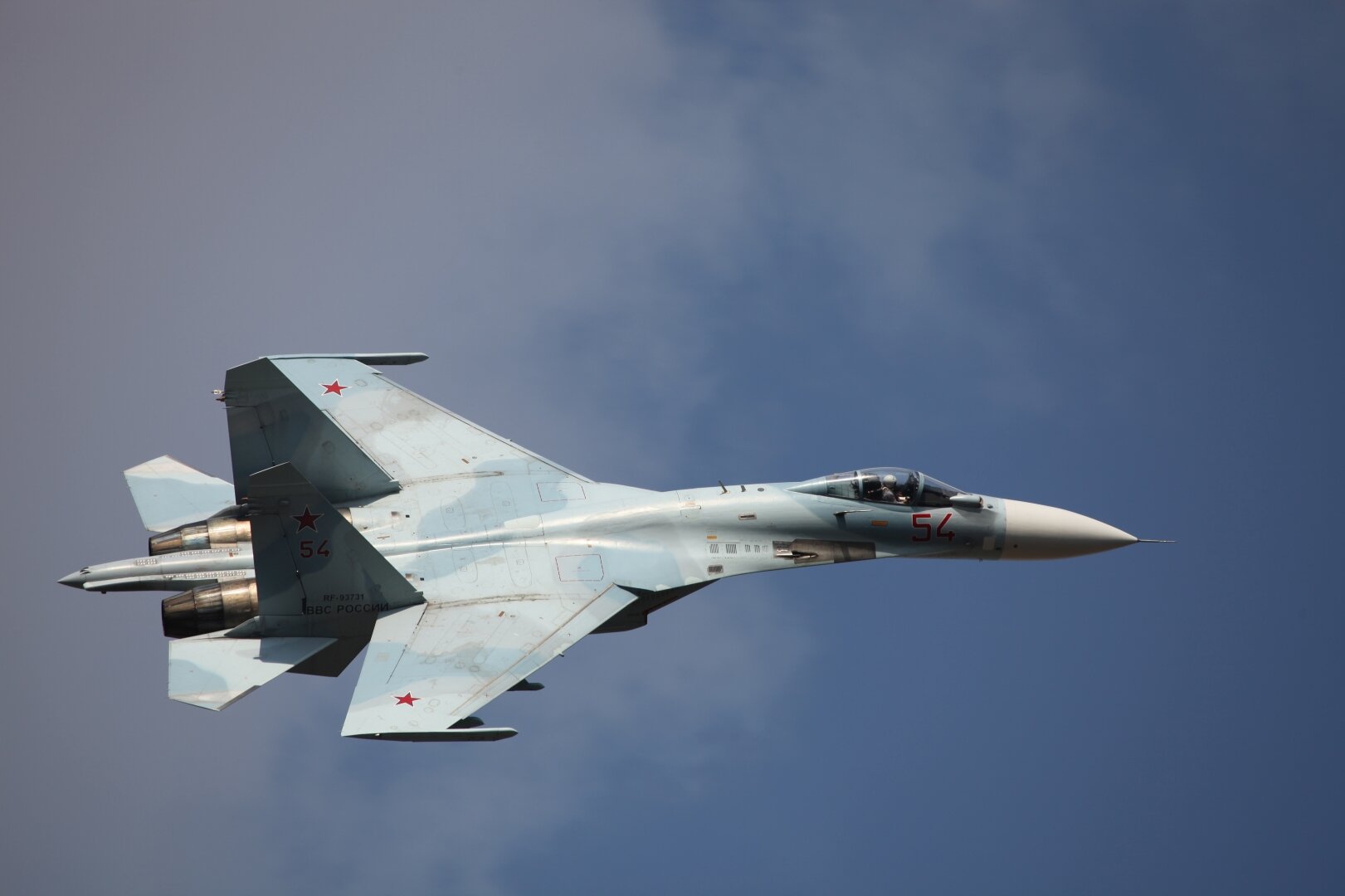 Су-27 встали "стеной" на пути группы самолетов ВВС Франции у границ России 