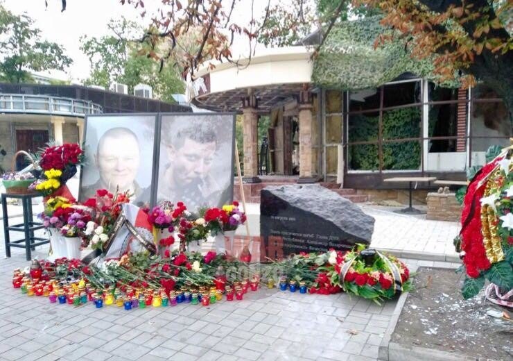 Очевидцы показали, что местные жители сделали у места убийства Захарченко, – кадры