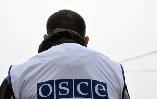 Киев не сможет рассчитывать на вооружение Миссии ОБСЕ после подрыва на фугасе авто наблюдателей