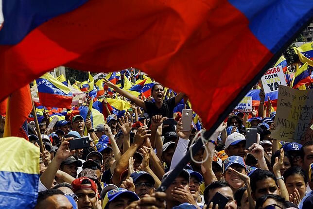 СМИ узнали новый план США по ослаблению власти Мадуро в Венесуэле 