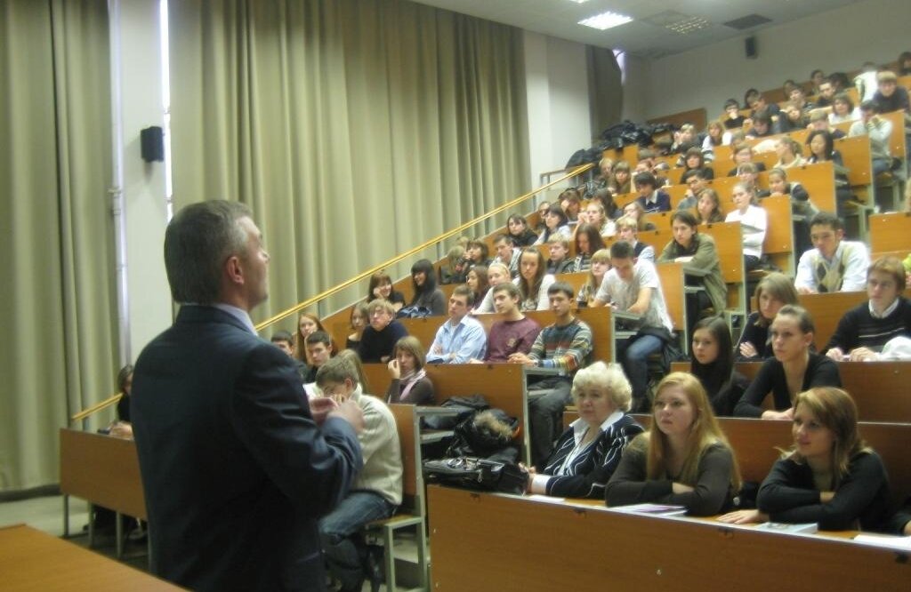 В университетах РФ введут предмет, обучающий единым гражданским ценностям