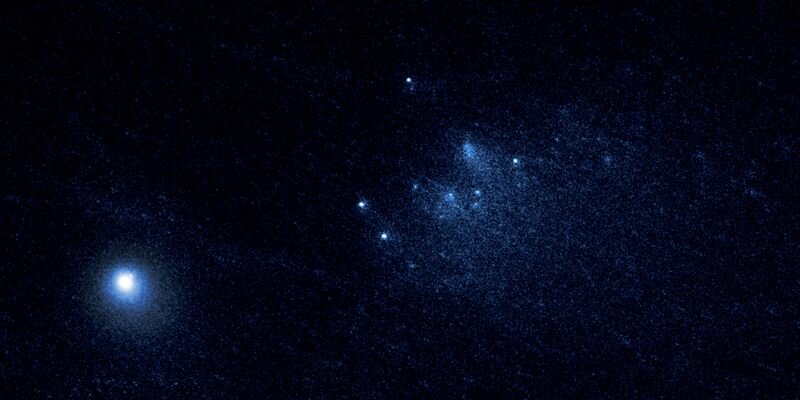 В Космосе взорвалась комета 332P/Икея-Мураками: От космического тела отвалилось 25 обломков 