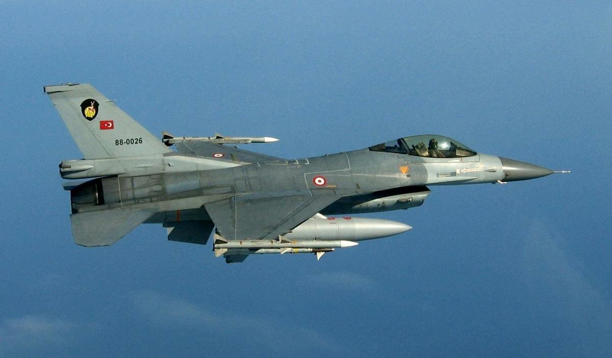 Турецкий истребитель F-16 уничтожил армянский штурмовик “Су-25”: что известно