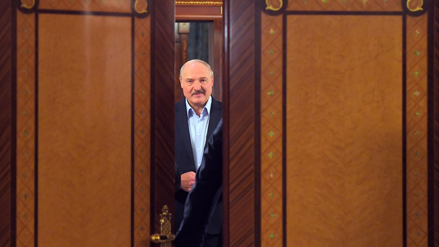Лукашенко предупредил десантников об угрозе силового захвата власти в стране 