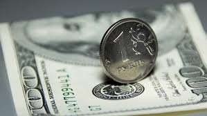 Рубль стал дороже - впервые за полтора месяца доллар "упал": курс валют на 24 января