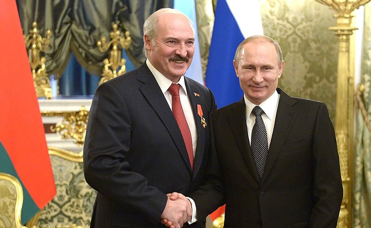 Стало известно, что Лукашенко сделал после спора с Путиным