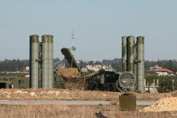 В Сети показали, как средства ПВО Сирии перехватили израильские ракеты – кадры 