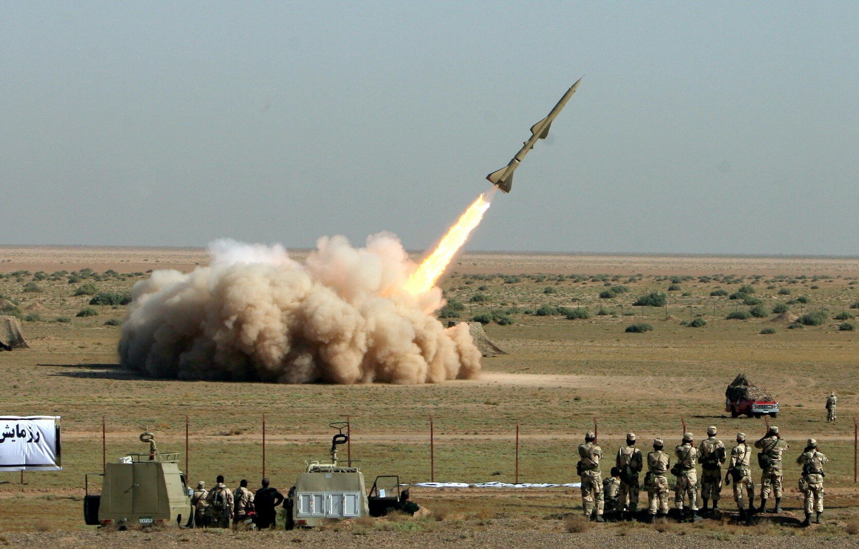 Баллистические ракеты Ирана взорвались вблизи авианосца "Нимиц" ВМС США 