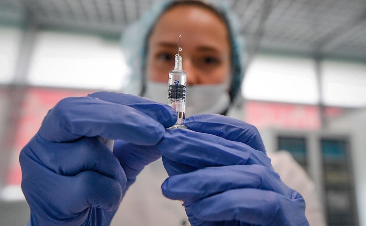 В России рассказали о "тревожных" симптомах после применения вакцины от коронавируса
